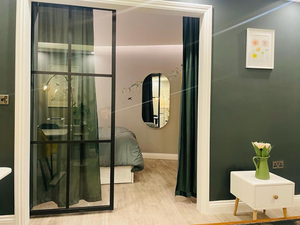 Апартаменты Stylish, Fully Equipped Beside Hyde Park *