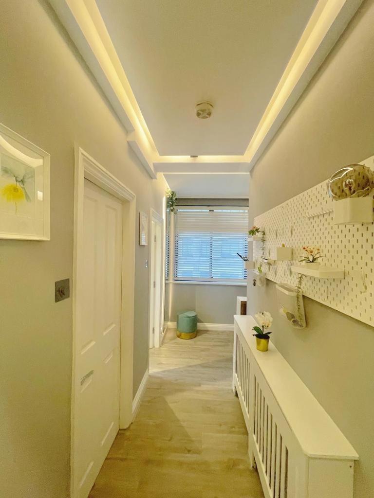 Stylish, Fully Equipped Beside Hyde Park Апартаменты Лондон
