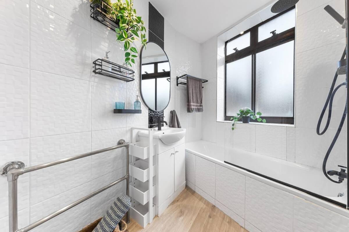 Апартаменты Stylish, Fully Equipped Beside Hyde Park *
