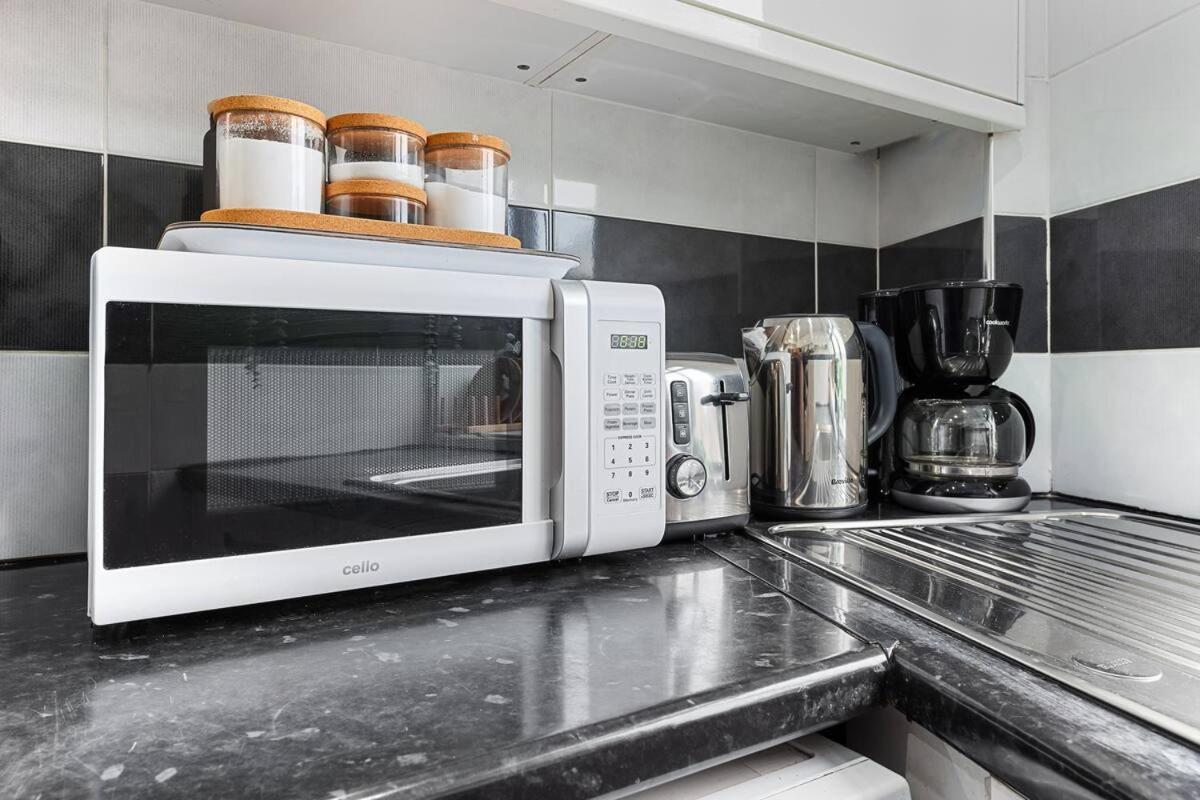 Stylish, Fully Equipped Beside Hyde Park Апартаменты Лондон